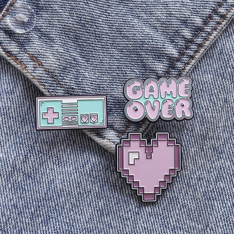 Stereo game console badge