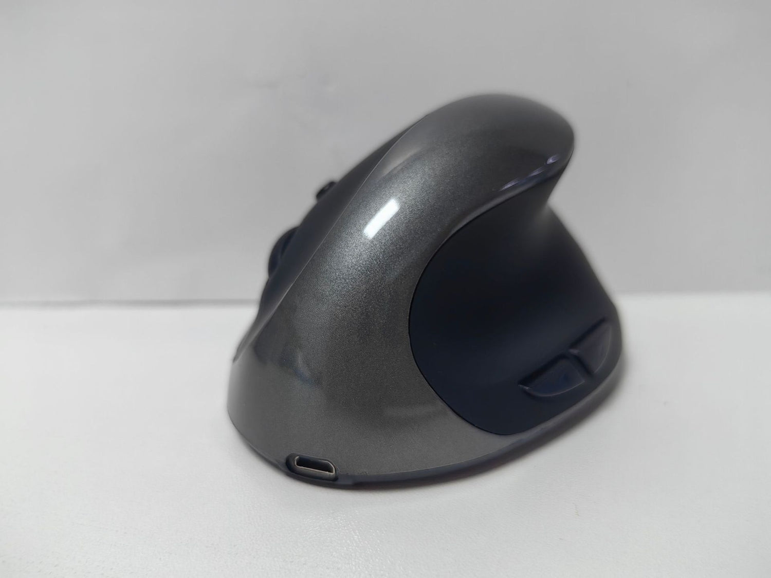 Three Generations Wireless Charging Vertical Mouse Ergonomic Mouse